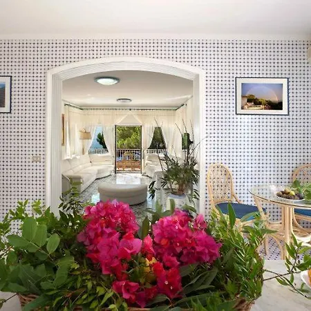Sant'agata Sui Due Golfi Sleeps 20 Air Con
